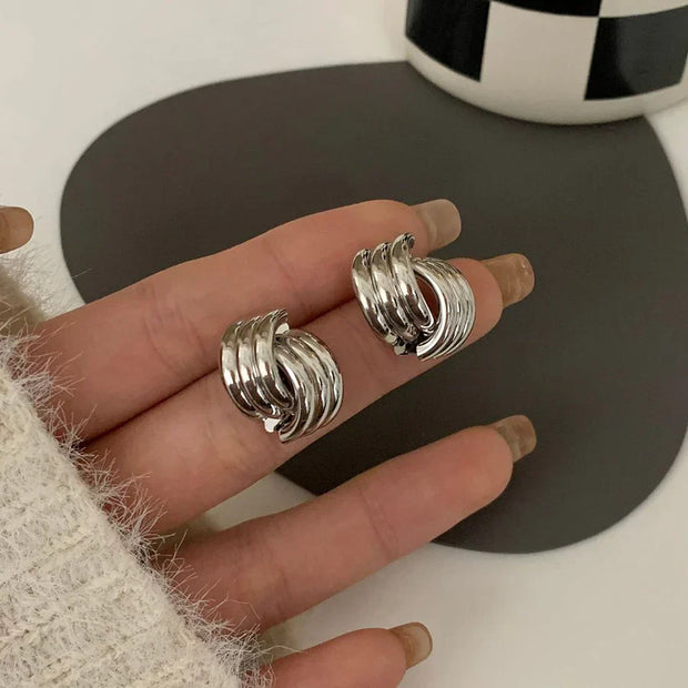 Vintage Geometric Interweaving